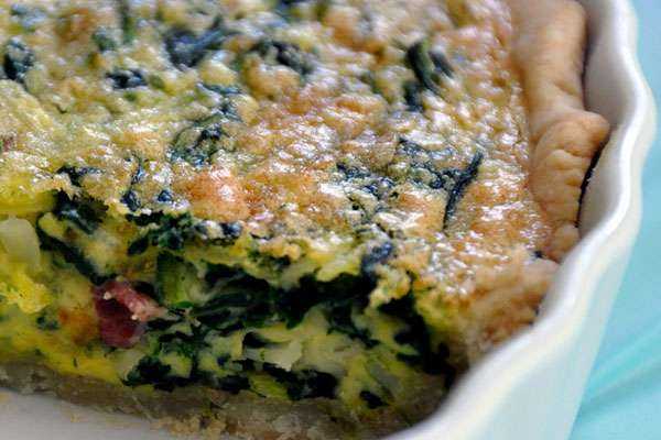 Слоеный пирог с красной рыбой и шпинатом (salmone in crosta con spinaci)