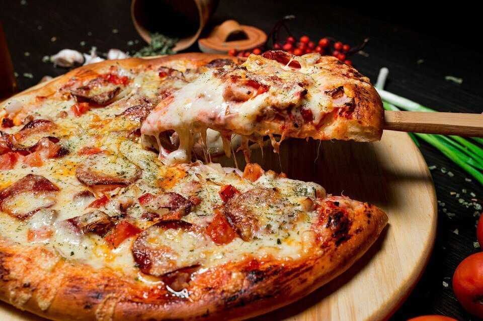 Пицца на толстом тесте - пошаговый рецепт приготовления с фото