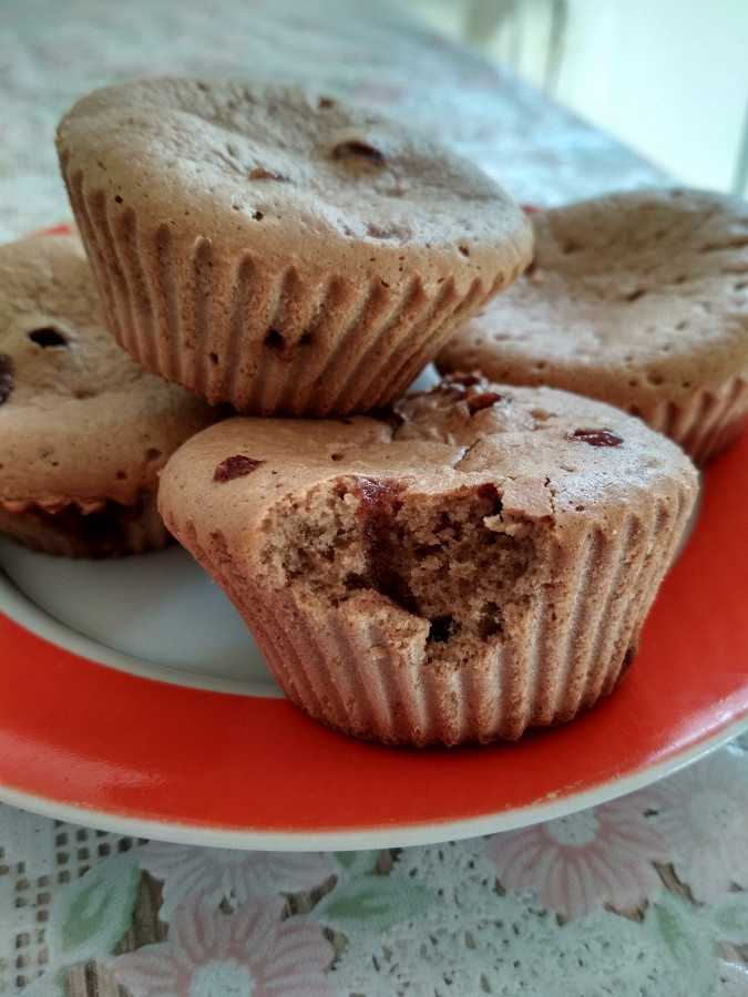 Необычные кексы с шоколадом внутри: пошаговый рецепт с фото