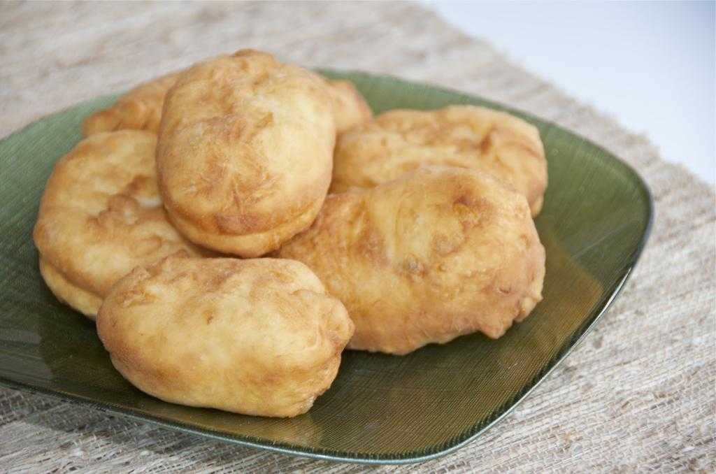 Пирожки с картошкой жареные на сковороде — 5 домашних рецептов