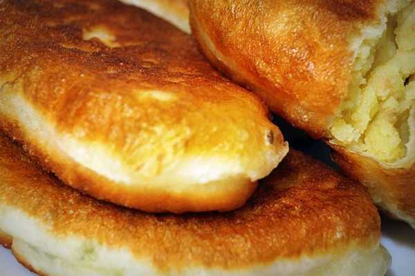 Жареные пирожки на картофельном отваре с сыром и картофелем | картофан | яндекс дзен