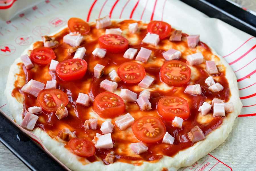 Пицца с беконом и сыром рецепт с фото пошагово - 1000.menu
