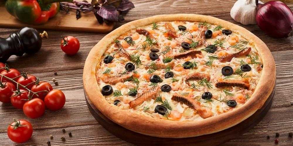 Пицца с красной рыбой на дрожжевом тесте рецепт с фото пошагово – 1000.menu