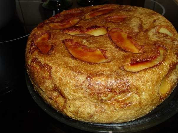 Пышная шарлотка с яблоками на кефире - лучшие способы приготовления в духовке