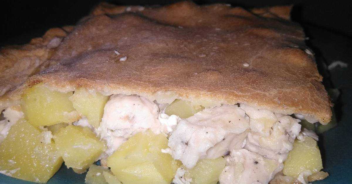 Сытный пирог с картошкой и курицей.