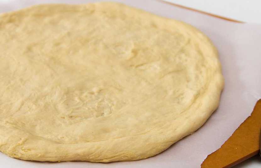 Самое простое тесто без дрожжей для пиццы - экономия времени и минимум ингредиентов!
