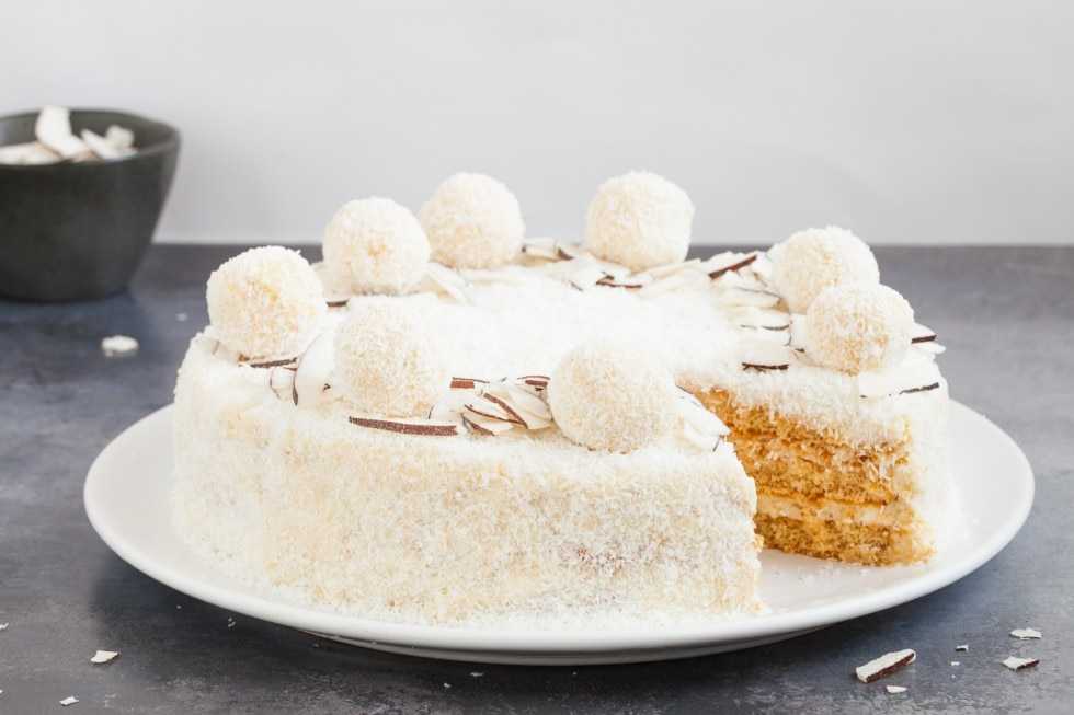 Торт «рафаэлло» - самые вкусные рецепты белоснежного домашнего десерта