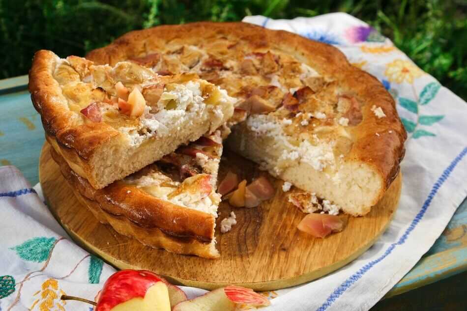 Песочный пирог с творогом и яблоками: рецепт с фото