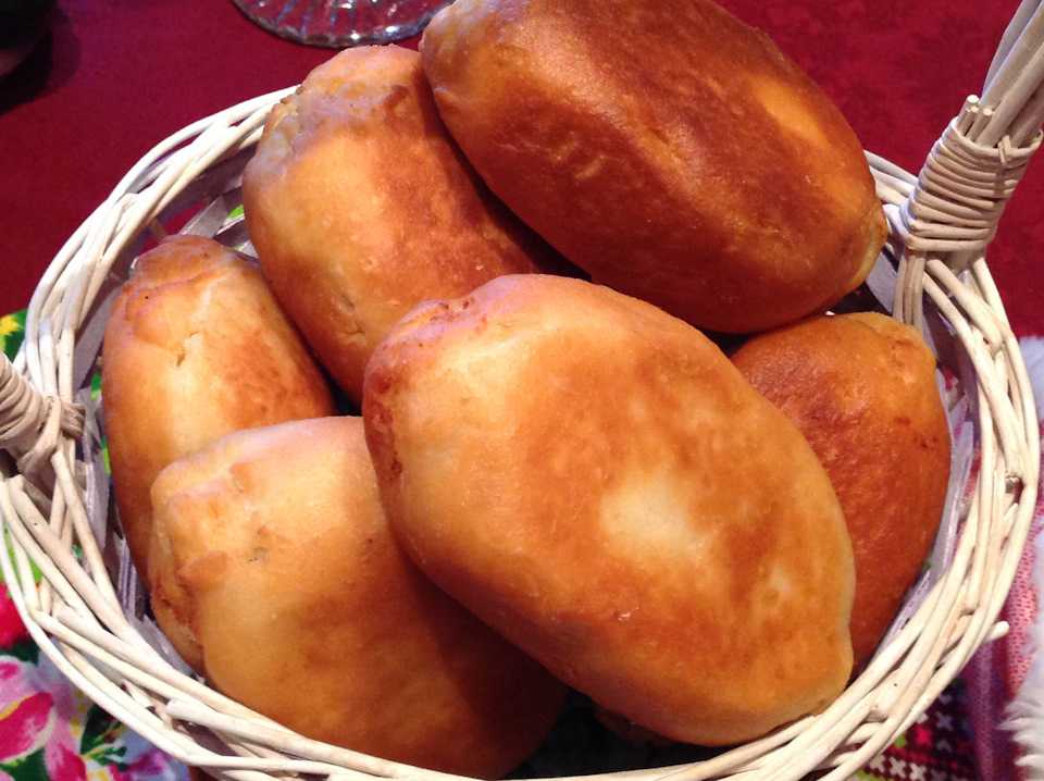 Мини пирожки дрожжевые в духовке рецепт с фото пошагово - 1000.menu