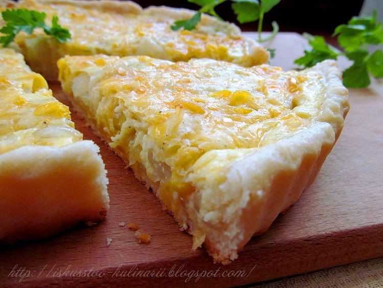 Пошаговый рецепт лукового пирога с плавленым сыром