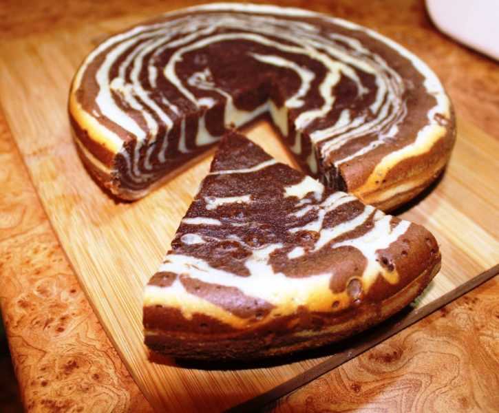 Пирог зебра на кефире рецепт с фото пошагово - 1000.menu