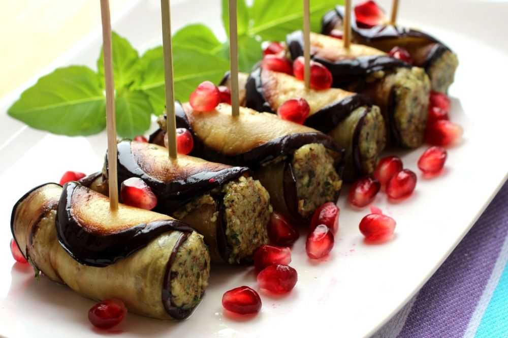 Рулетики из жареных баклажанов с 3 разными начинками - рецепты с грецкими орехами, сыром, чесноком, яйцом | народные знания от кравченко анатолия