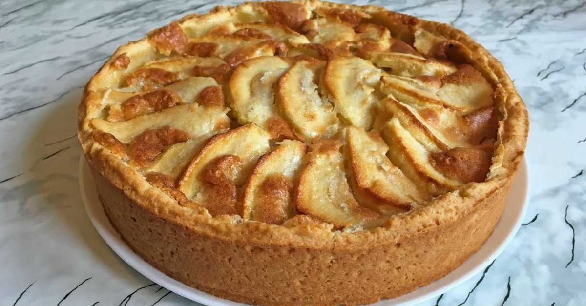 Заливной пирог с яблоками – рецепты теста на кефире, сметане, молоке, приготовление на сковороде и в мультиварке