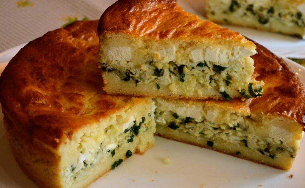 Заливной пирог с зеленым луком и яйцами — 5 пошаговых рецептов