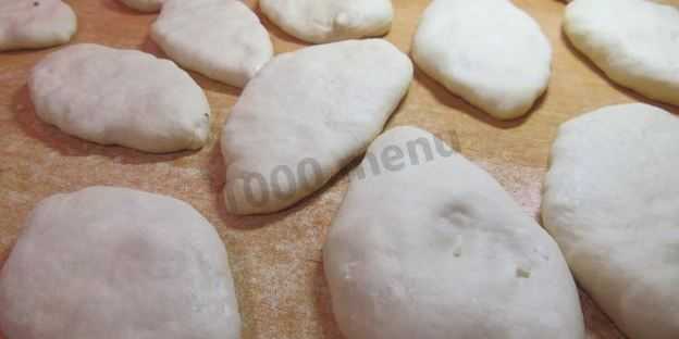 Жареные пирожки с картошкой на дрожжах на сковороде рецепт с фото пошагово - 1000.menu