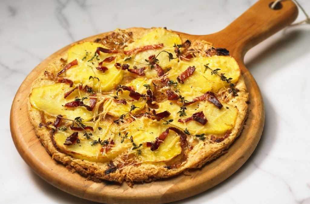 Картофельная пицца - 8 фото-рецептов в духовке, на сковороде