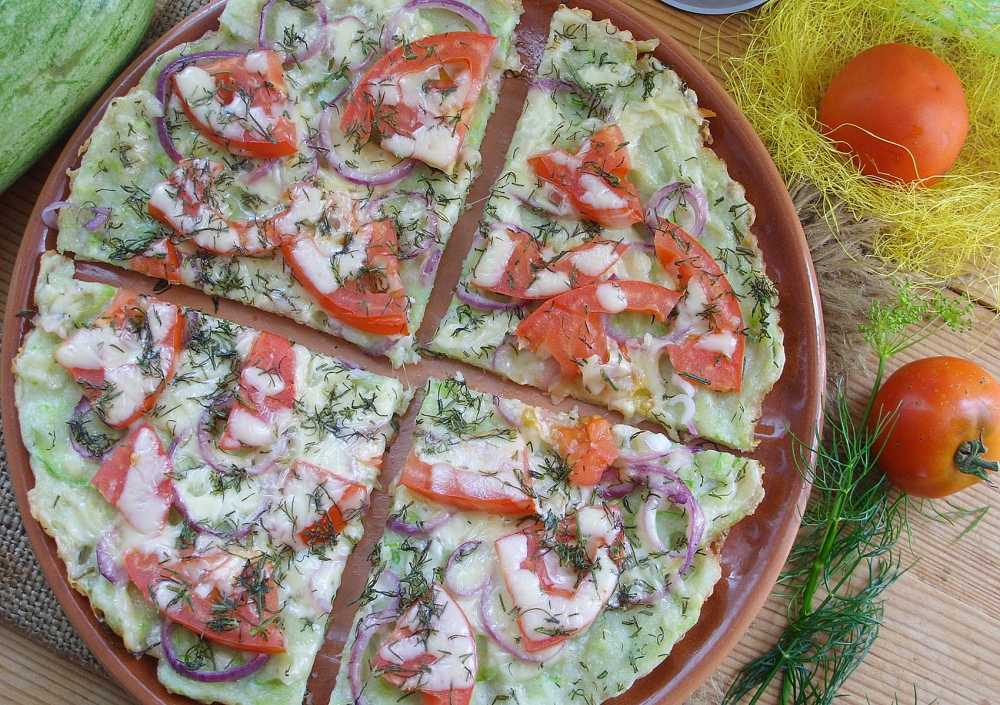 Пицца из кабачка с томатами и куриной грудкой на сковородке рецепт с фото пошагово и видео - 1000.menu