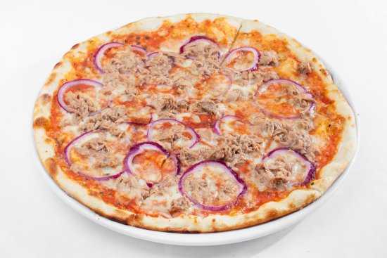 Пицца с консервированным тунцом - 16 пошаговых фото в рецепте