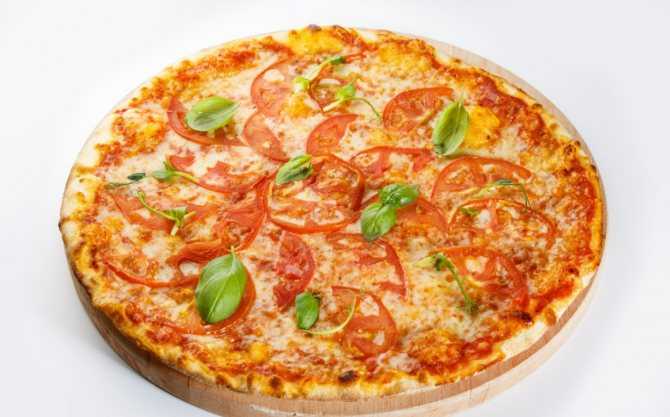 Рецепт пиццы с колбасой и сыром – лучшее изобретения итальянской кухни. разнообразие начинок в рецептах пиццы с колбасой и сыром