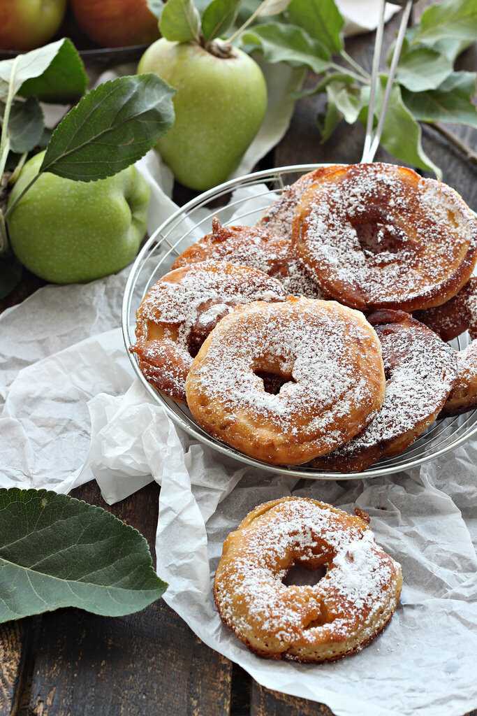 Яблоки в нежном кляре - яблочные пончики | cookingtime.ru