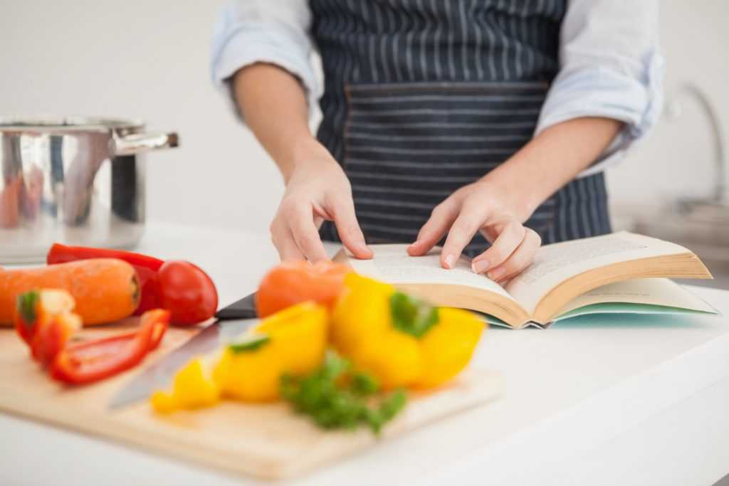Уроки кулинарии для начинающих: бесплатные видео для занятий дома - все курсы онлайн