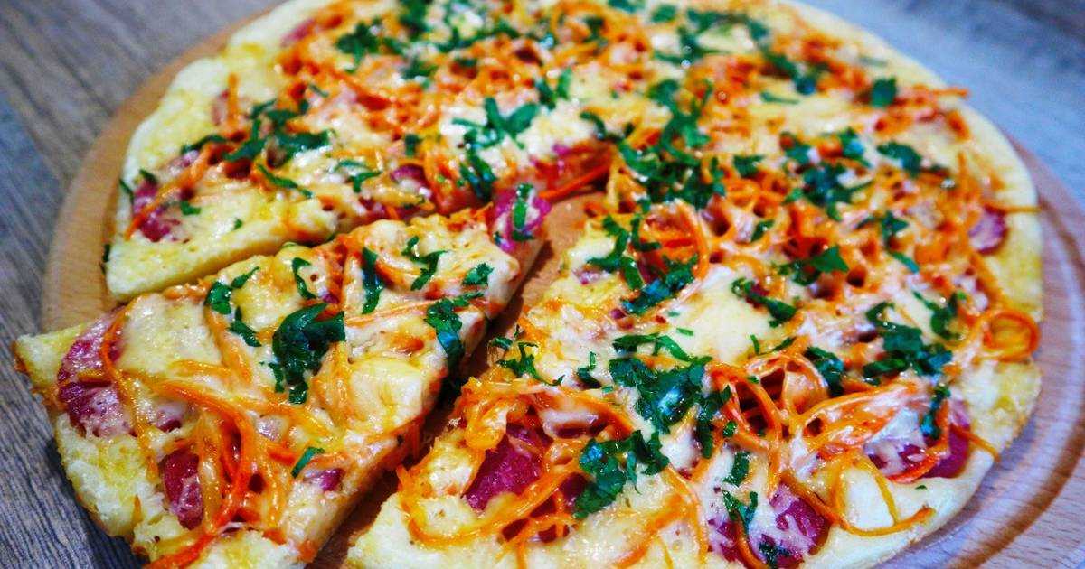 Пицца на сковороде: рецепт на кефире с фото пошагово в домашних условиях за 10 минут