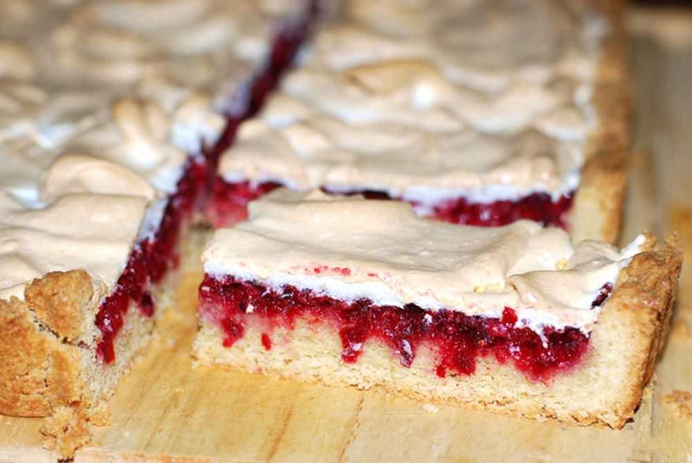 Открытый пирог с брусникой – 10 рецептов