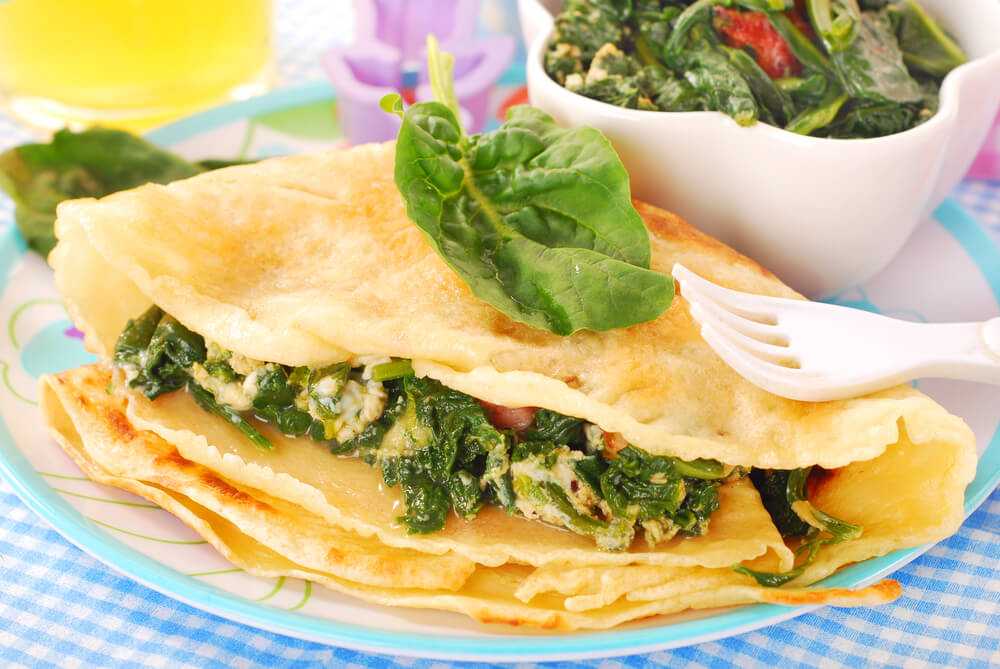 Зеленые блины со шпинатом - рецепт приготовления с семгой и овощами