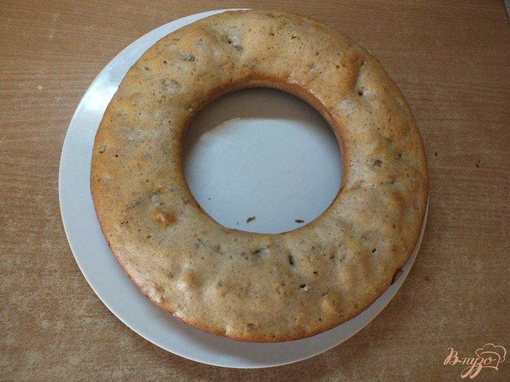 Простой пирог на кефире с изюмом