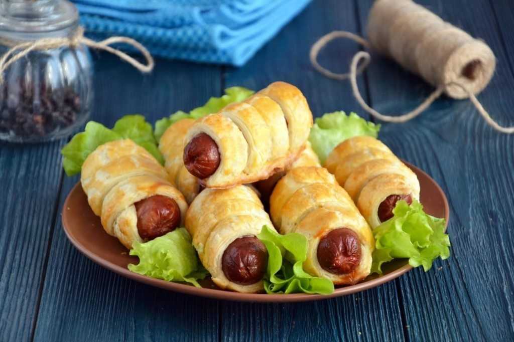 Пирог с сосисками: 7 простых рецептов