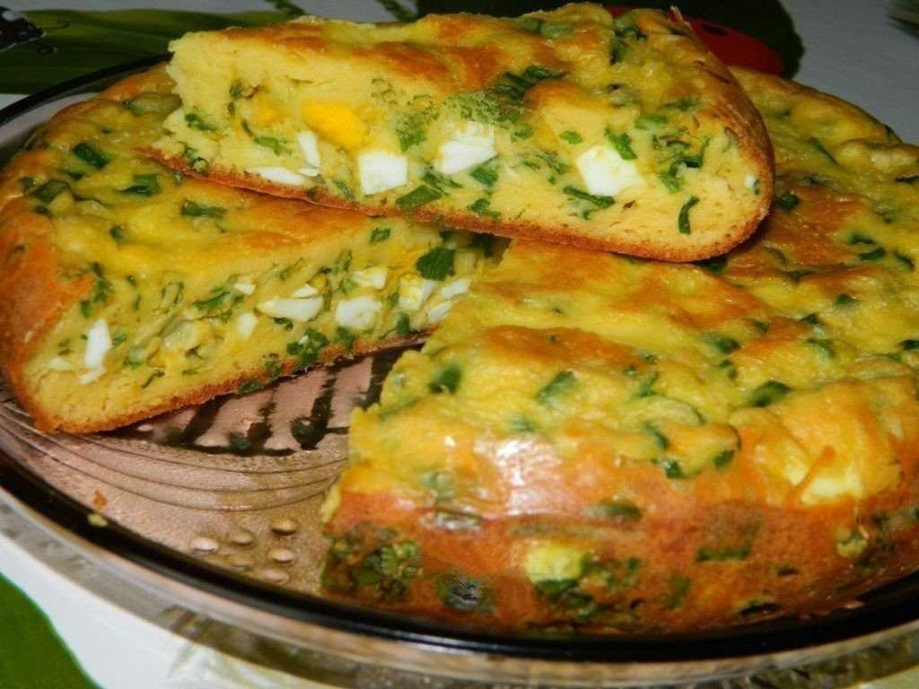 Ленивый пирог с зеленым луком и яйцом: быстро и вкусно