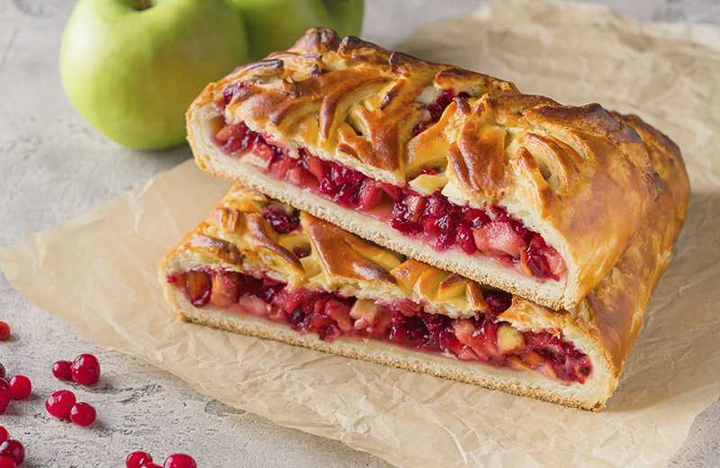Пирог с брусникой и яблоками - 10 быстрых рецептов на кефире, дрожжевого или песочного теста