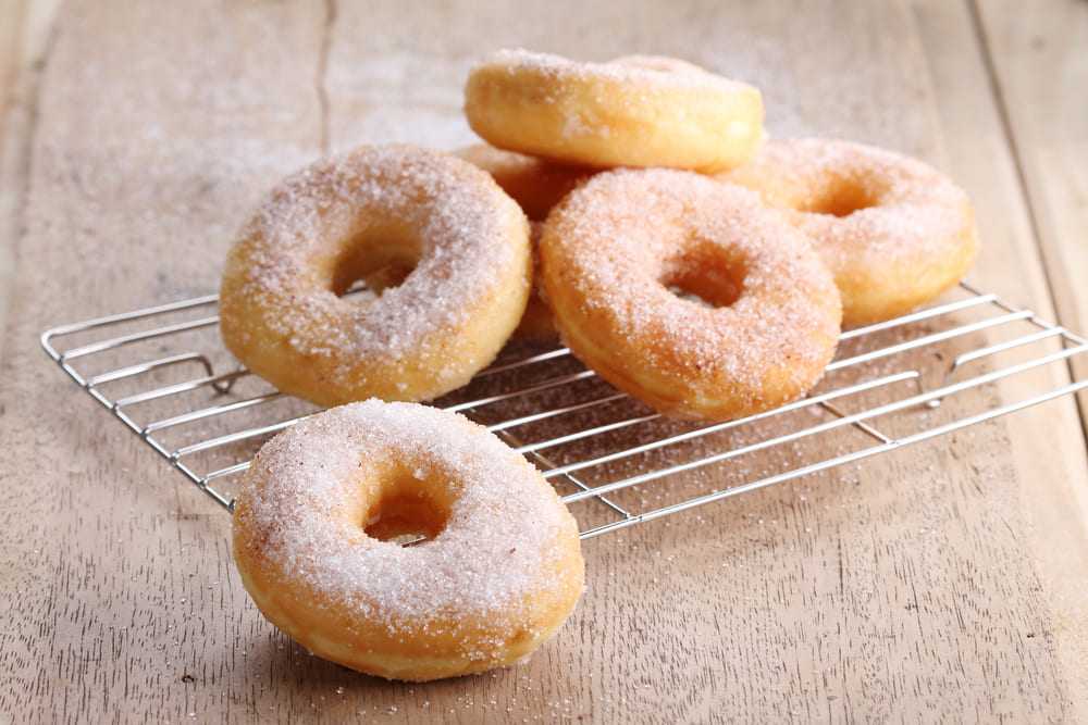 Пончики — 13 классических рецептов пышных и воздушных пончиков