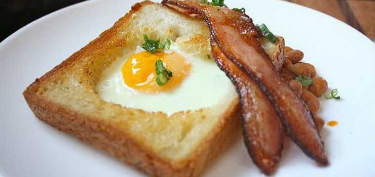 Гренки из хлеба с яйцом на сковороде (10 быстрых рецептов хлебных гренок + яичница в хлебе) — самый смак