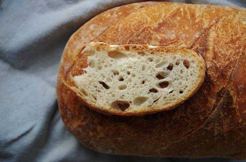 Хлеб с картошкой на сковороде. Картофельный хлеб. Хлеб из картофеля. Картофельный хлеб с сыром. Хлеб картофельный с луком.
