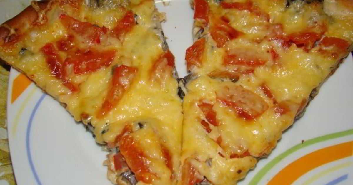 Пицца с колбасой, сыром и помидорами - 6 пошаговых рецептов