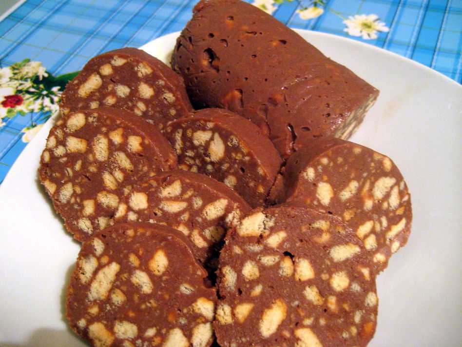 Шоколадная колбаска из печенья: рецепты приготовления в домашних условиях с различными добавками