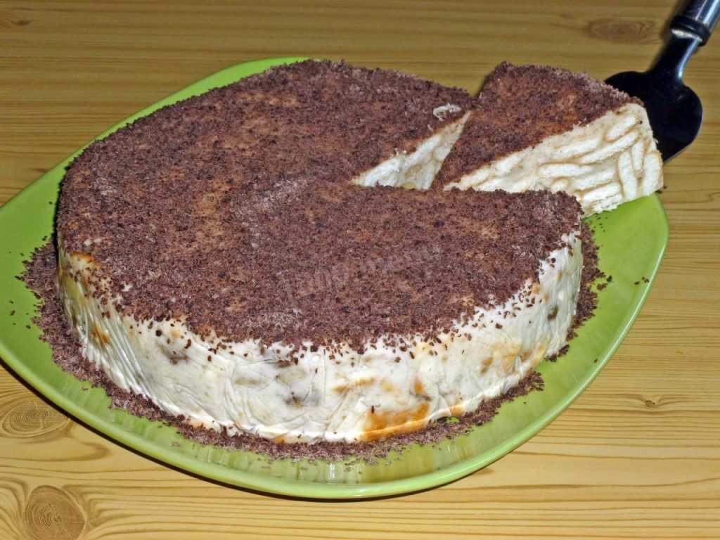 Торт без выпечки из печенья и сметаны и бананов, рецепты с фото