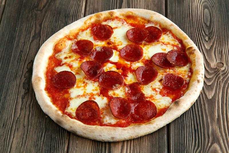 Простой путь к счастью: 6 рецептов пиццы с копчёной колбасой