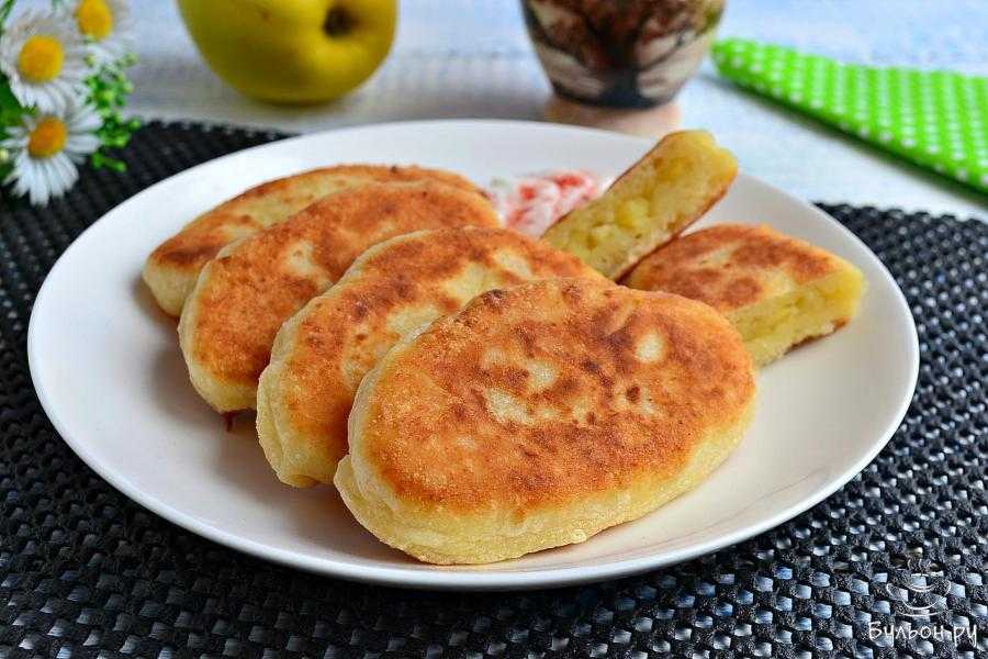 Пирожки с яблоками - 4 рецепта с фото: духовые, жареные, дрожжевые, слоеные, на кефире