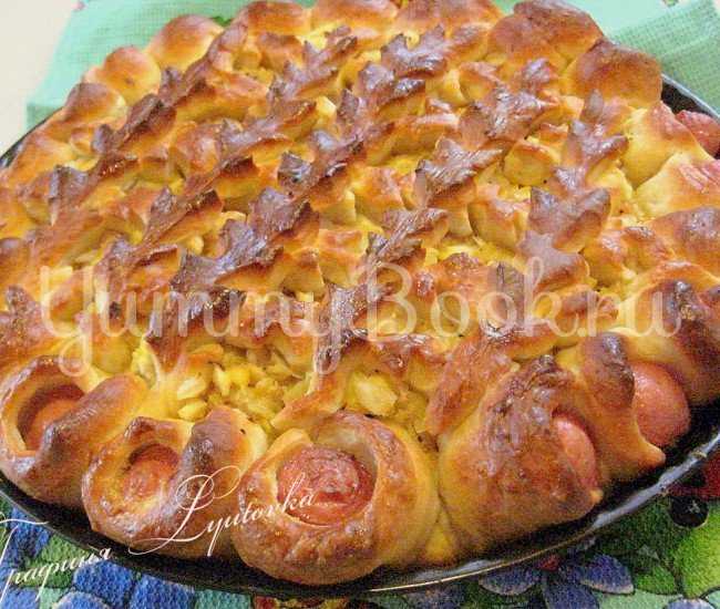 Слоёные пироги с сосисками и сыром: оригинальные рецепты на каждый день
