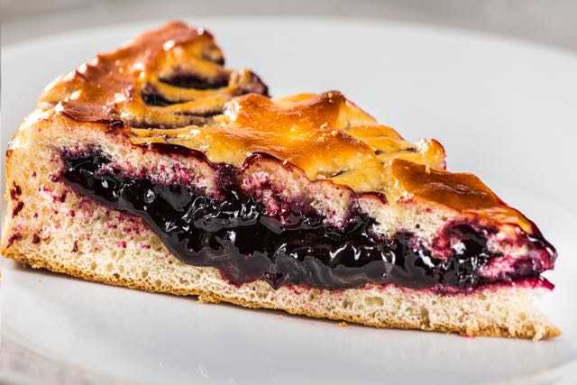 Пирог с черной смородиной – 8 пошаговых рецептов в духовке