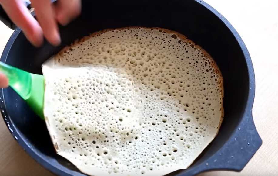 Рецепт блинов на кефире тонкие с дырочками без соды