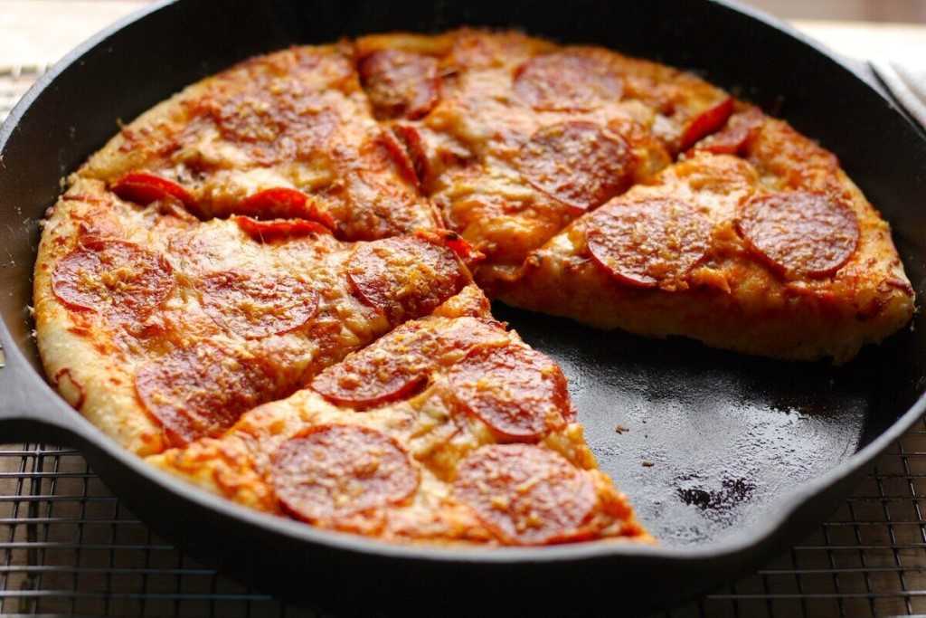 Пицца минутка на сковороде быстрая и простая рецепт с фото пошагово - 1000.menu