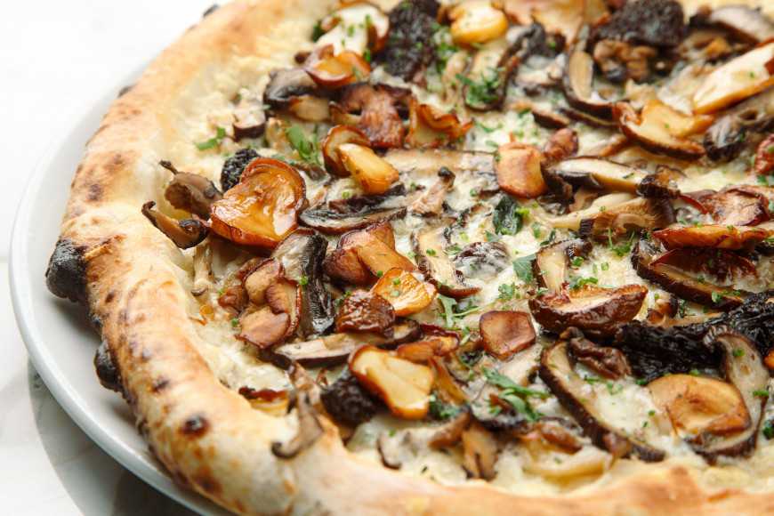 Хотите сэкономить время — делайте пиццу из готового слоеного теста с любимой начинкой