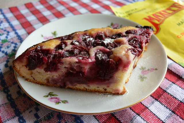 Пирог с вишней в духовке: 12 самых вкусных и простых рецептов
