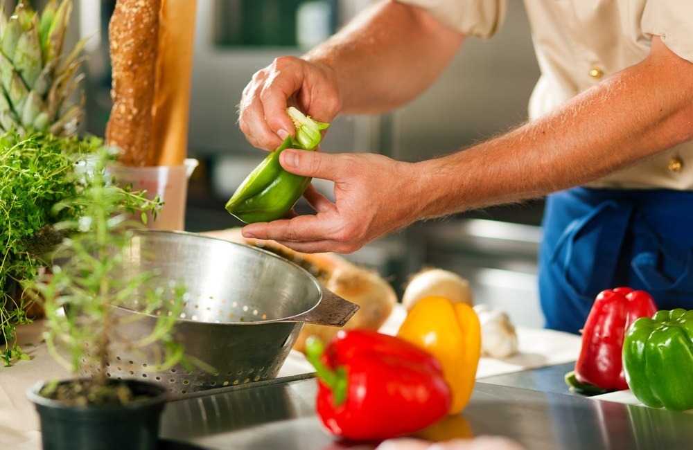 С чего начать учебу по приготовлению еды в домашних условиях?