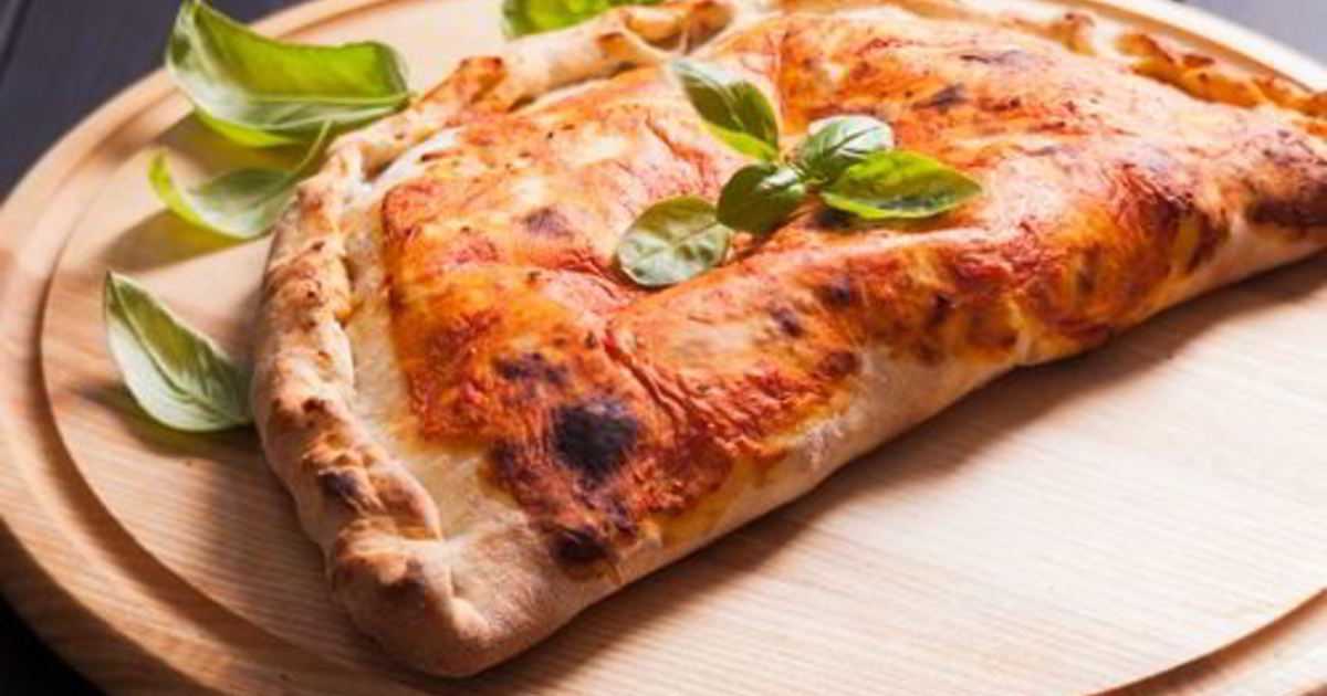 Пицца кальцоне -итальянский аналог русского чебурека