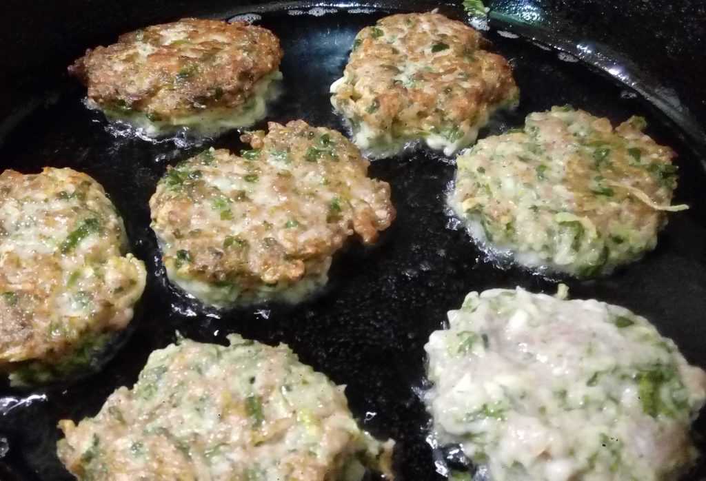 Оладьи из кабачков — простые и самые вкусные рецепты быстрого приготовления