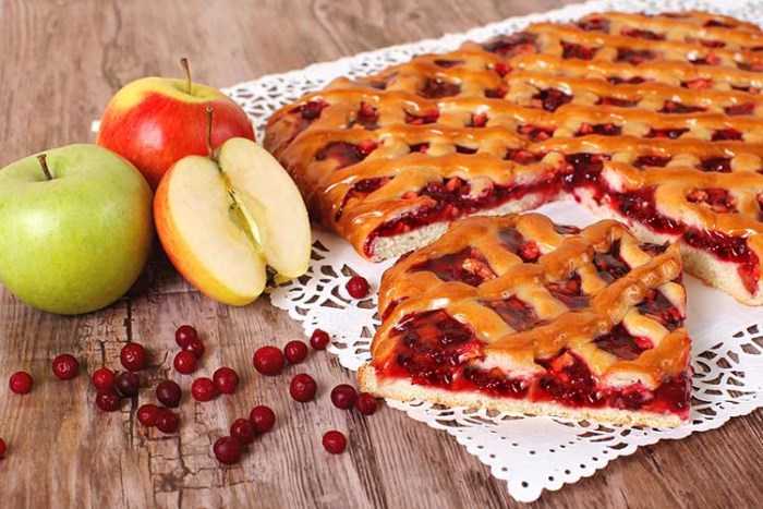Яблочный пирог с брусникой рецепт с фото пошагово - 1000.menu